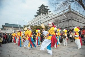 Korean New Years performers in Seoul 